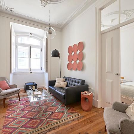 Sunny Pink Street Historical Apt, By Timecooler Lisbona Esterno foto