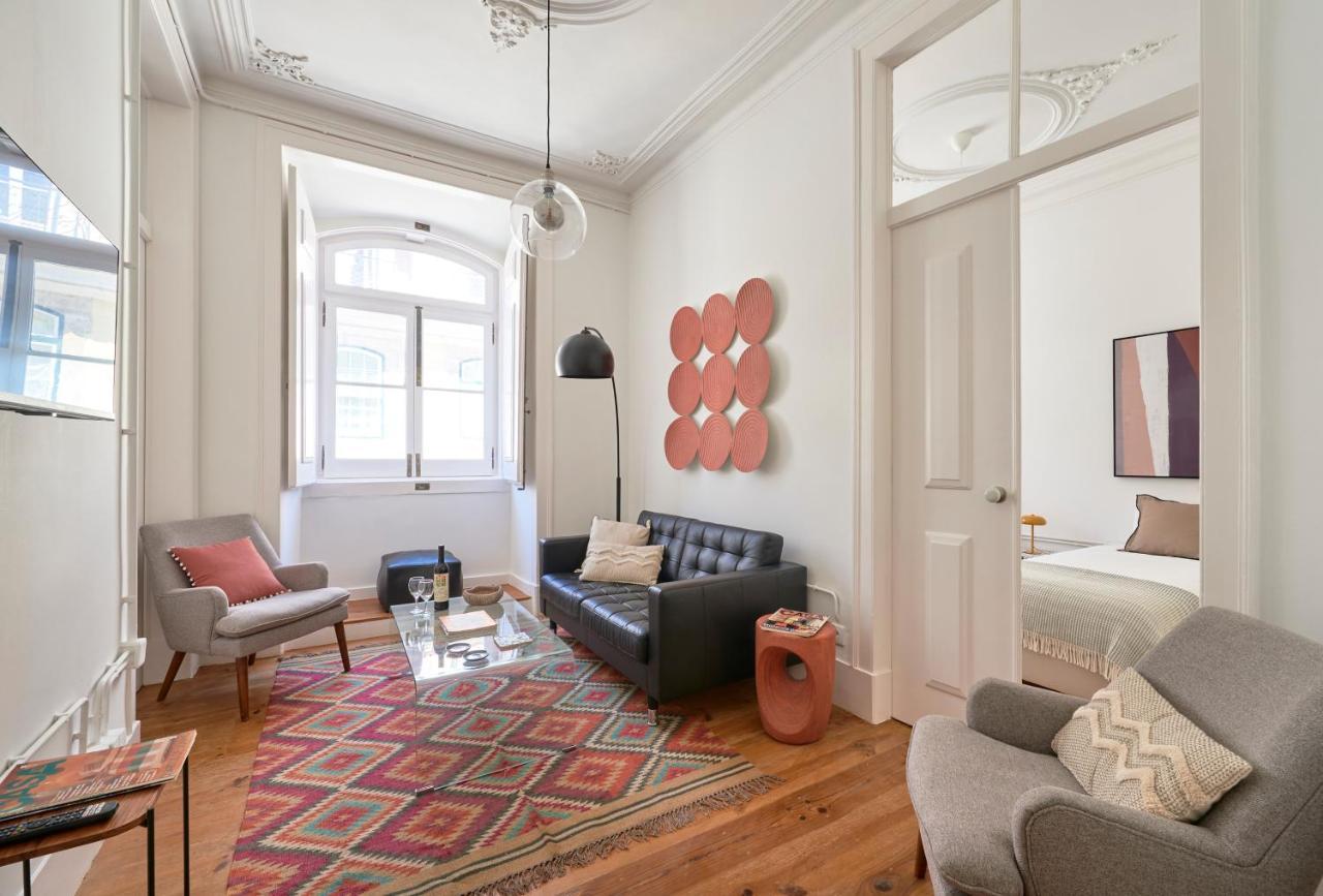 Sunny Pink Street Historical Apt, By Timecooler Lisbona Esterno foto