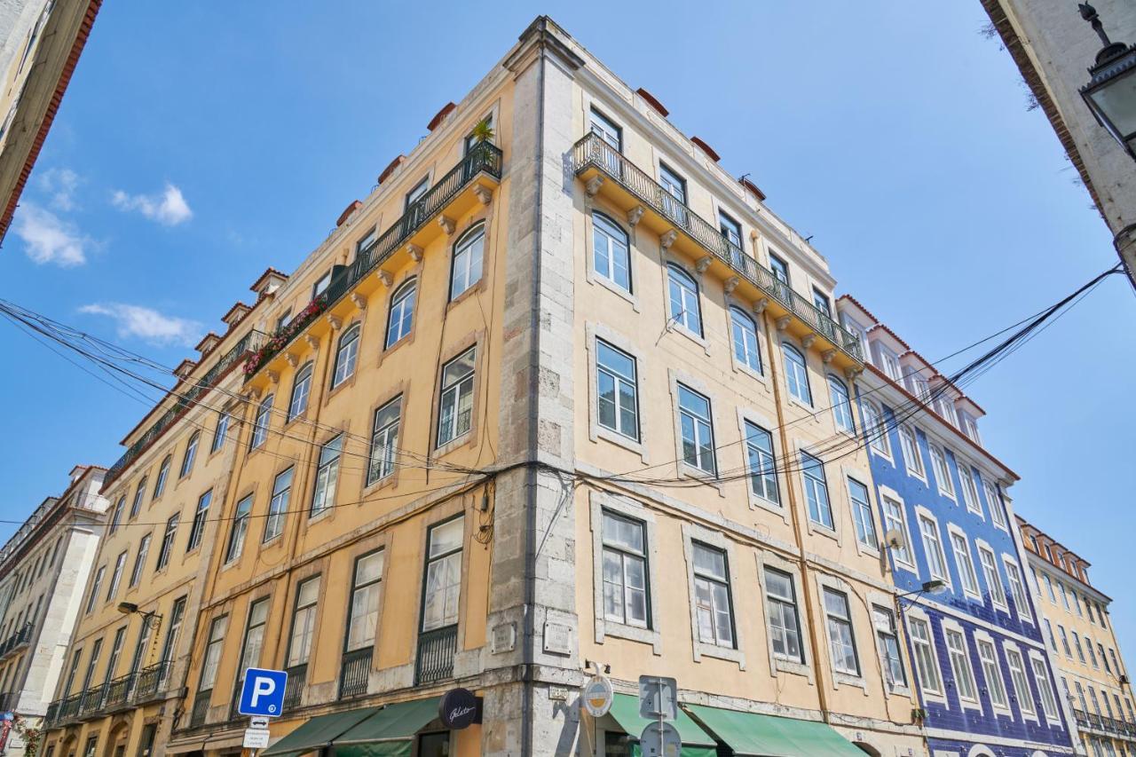 Sunny Pink Street Historical Apt, By Timecooler Lisbona Esterno foto