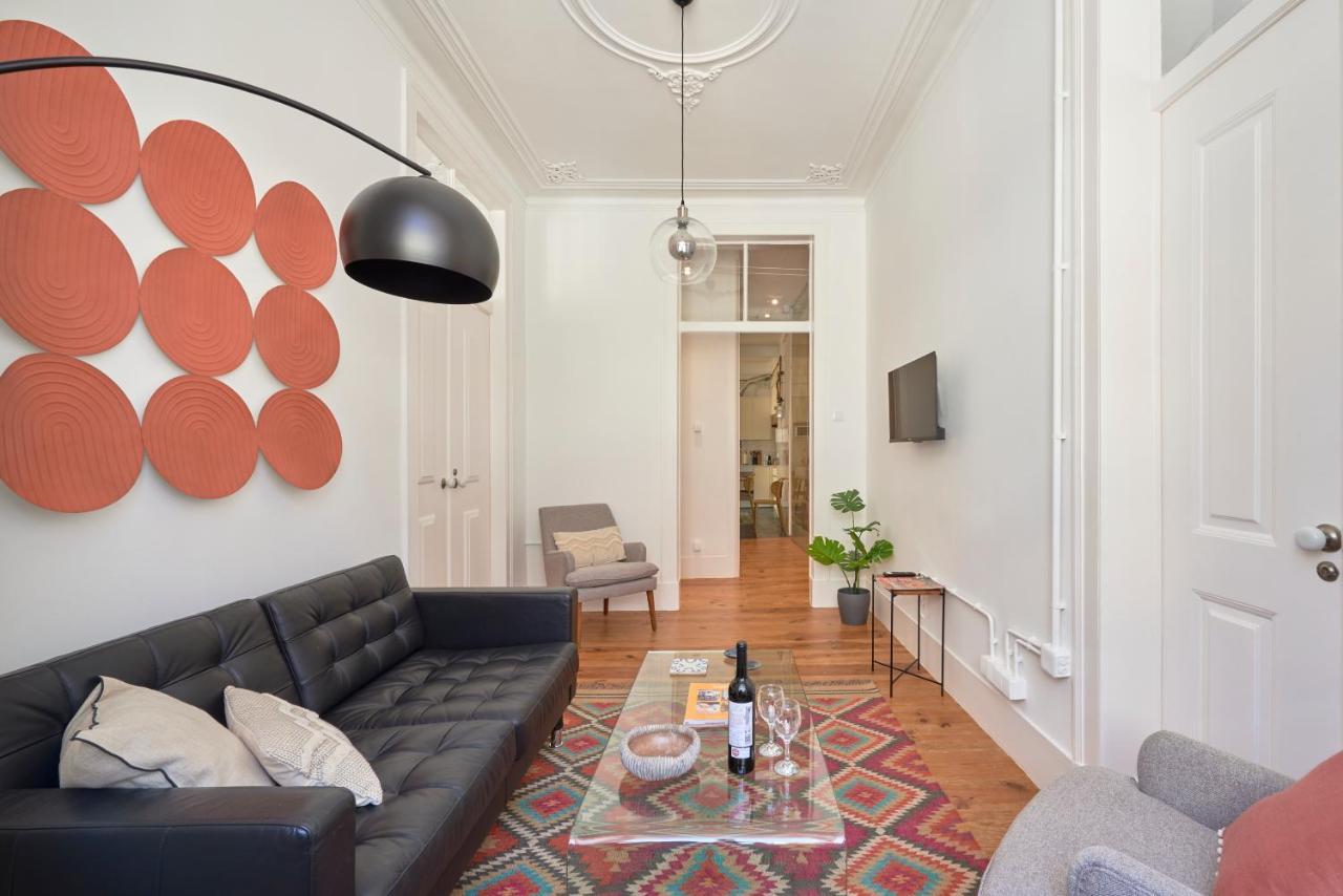 Sunny Pink Street Historical Apt, By Timecooler Lisbona Esterno foto