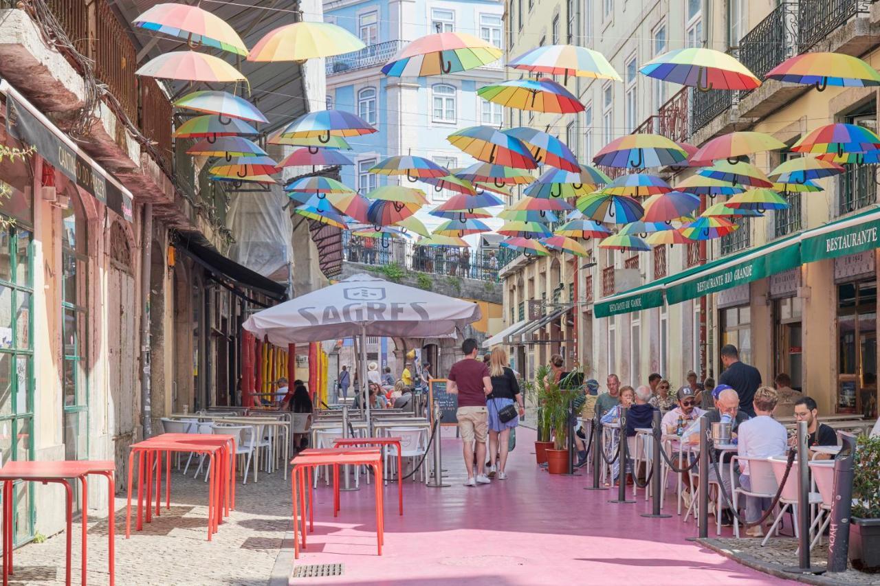 Sunny Pink Street Historical Apt, By Timecooler Lisbona Esterno foto